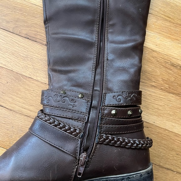 Rampage RAM-TICKER Brown Boots Women's 8 1/2 M Side-Zip With Studs Braided - Picture 3 of 6